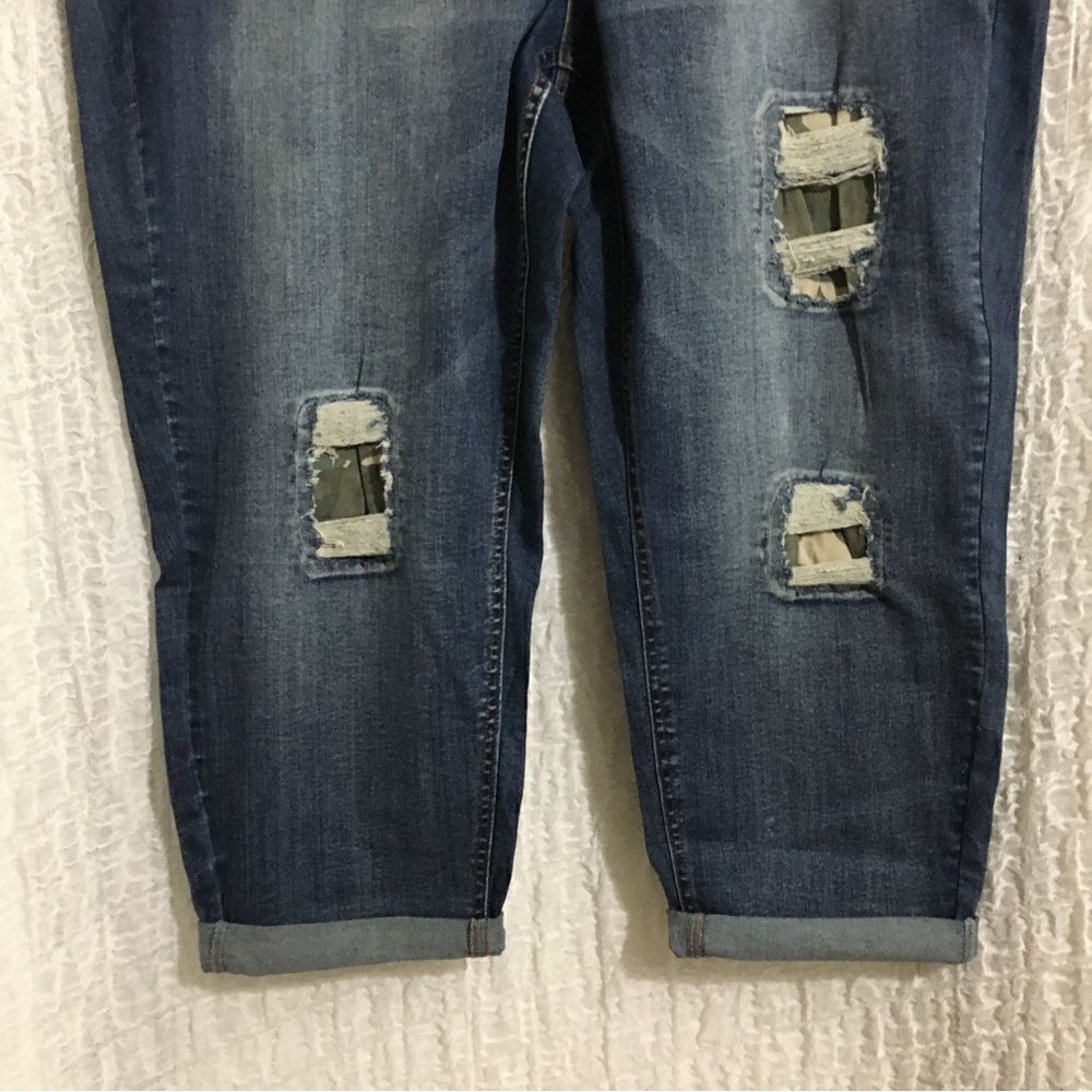 Loralette Distressed Capris/Cropped Jeans 22 - Picture 3 of 12